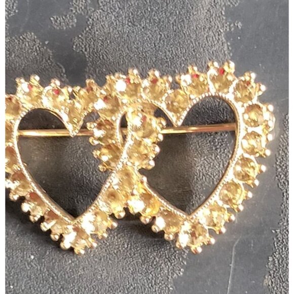 Small Vintage Double Heart Goldtone Brooch - Picture 1 of 5